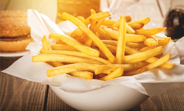 Hausgemachter Haufen appetitlicher Pommes frites