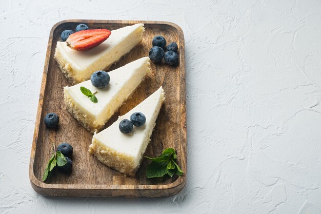 Hausgemachter Käsekuchen mit frischen Beeren