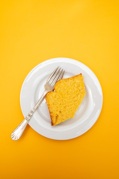 Hausgemachter Kuchen aus grünem Mais Typisches brasilianisches Essen