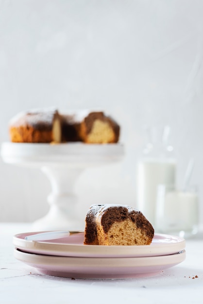 Hausgemachter Kuchen mit Yougurt und Schokolade