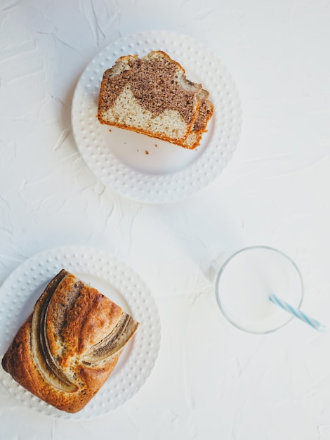 Hausgemachtes Bananenbrot mit Zimt und Walnüssen