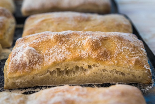 hausgemachtes Brot frisch aus dem Ofen, Bäckerei
