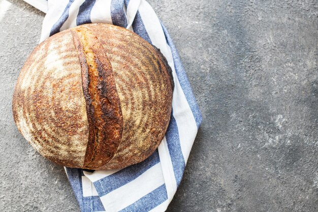 Foto hausgemachtes handwerkliches sauerteig-ganzrohenbrot gesundes brot und bio-lebensmittel