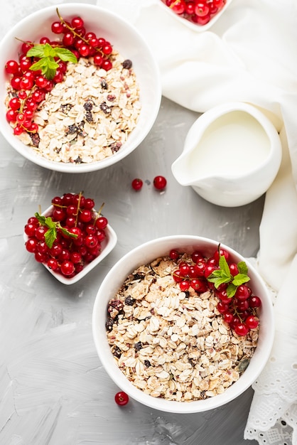 Hausgemachtes Müsli mit Johannisbeere