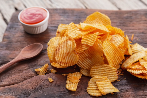 Foto hausgemachtes rezept für geräucherte paprikakartoffelchips