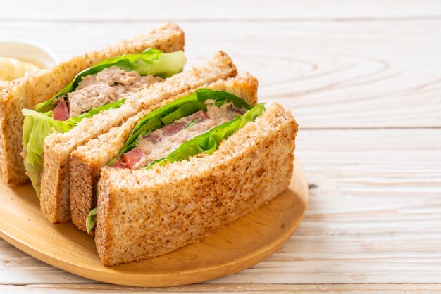 Hausgemachtes Thunfisch-Sandwich