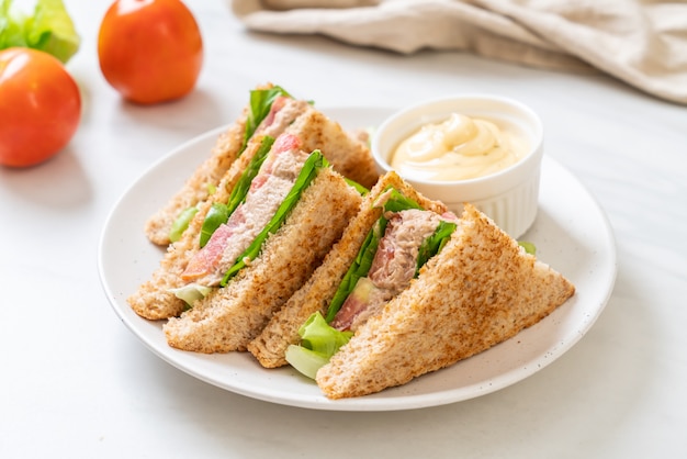 Hausgemachtes Thunfisch-Sandwich