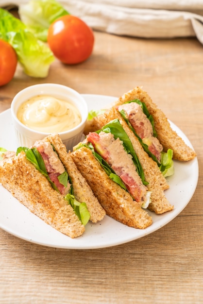 Hausgemachtes Thunfisch-Sandwich