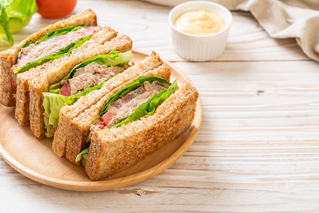 Hausgemachtes Thunfisch-Sandwich