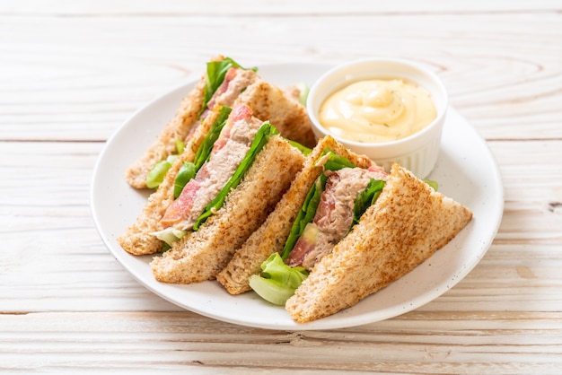 Hausgemachtes Thunfisch-Sandwich