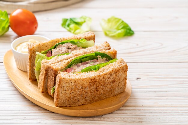 Hausgemachtes Thunfisch-Sandwich