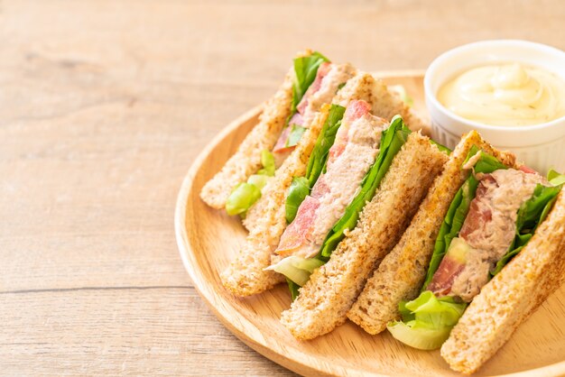 Hausgemachtes Thunfisch-Sandwich