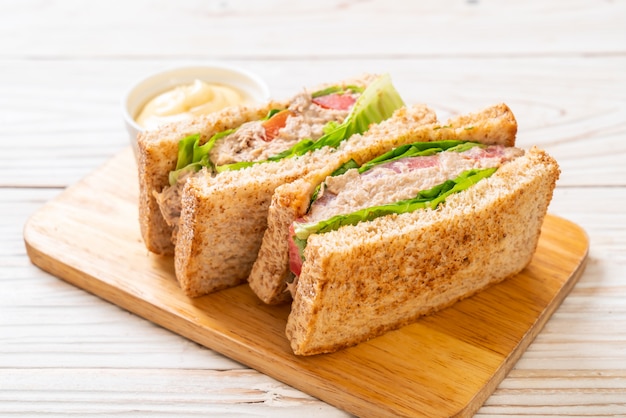 Hausgemachtes Thunfisch-Sandwich