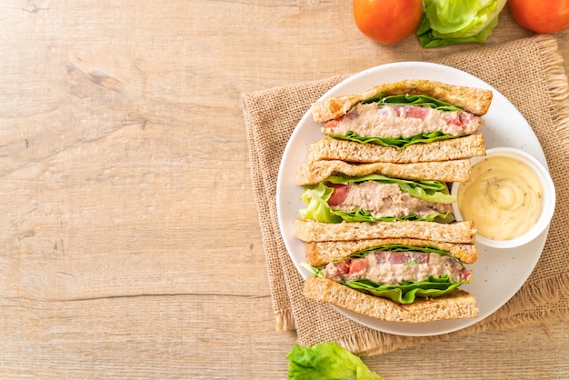 Foto hausgemachtes thunfisch-sandwich