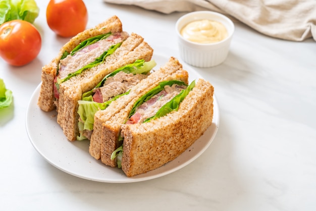 Hausgemachtes Thunfisch-Sandwich