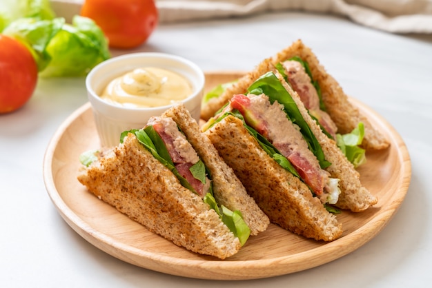 Hausgemachtes Thunfisch-Sandwich