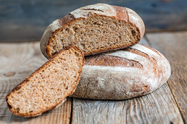 Hausgemachtes Weizenbrot mit Kleie