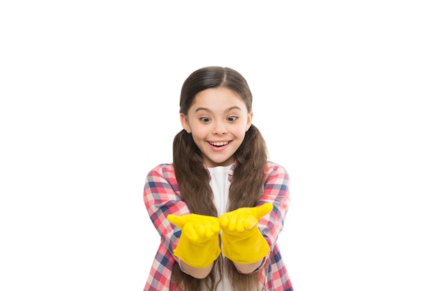 Haushaltspflichten Reinigungsmittel Mädchengummihandschuhe für die Reinigung des weißen Hintergrunds Bringen Sie dem Kind bei, Sauberkeit zu schätzen Großer Reinigungstag Sorgfältiger und fleißiger Helfer Machen Sie Ihre Welt makellos