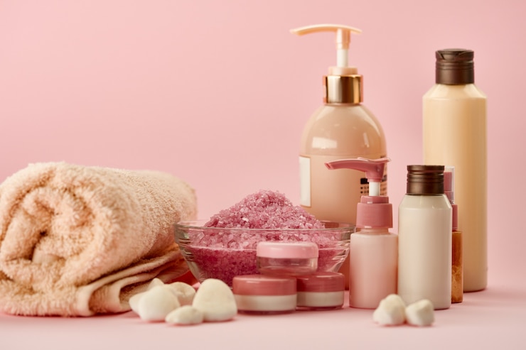 Foto hautpflegeprodukte . konzept der gesundheitsverfahren, hygienekosmetik, gesunder lebensstil, spa und bad