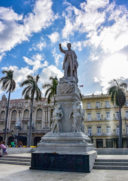 Havana Cuba 27 de março de 2019 Monumento a José Marti um herói nacional cubano em um parque em Cienfuegos