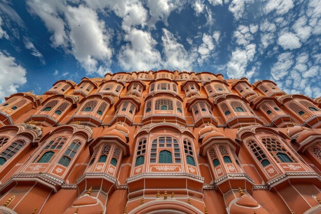 Foto hawa mahal, em jaipur, com sua fachada única de favo de mel e arenito rosa