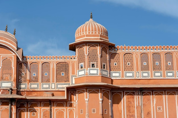 Hawa Mahal rosa palacio de los vientos en la ciudad vieja de Jaipur Rajasthan India