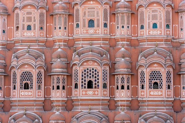 Hawa Mahal rosa palacio de los vientos en la ciudad vieja de Jaipur Rajasthan India