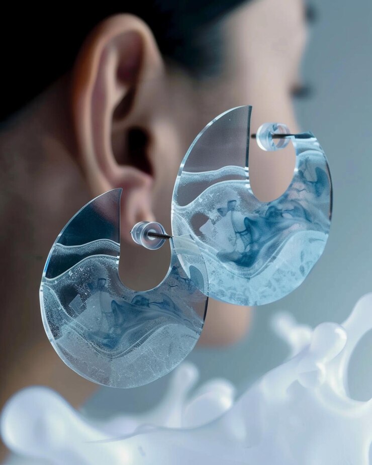 hay una mujer que lleva un par de pendientes con un diseño de onda generativa ai