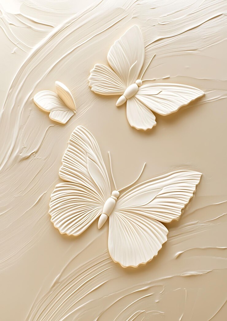 hay tres mariposas que están en una superficie blanca