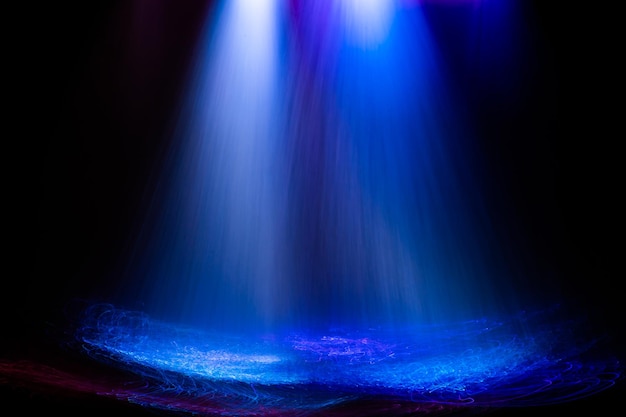 Un haz de luz azul de energía con un elegante fondo abstracto brillante