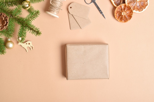 HAZLO TU MISMO. Envoltorio de regalo para Navidad y Año Nuevo. Instrucciones paso a paso para envases de regalo hechos de material ecológico.