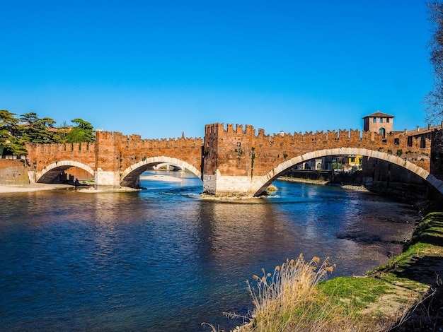 Foto hdr castelvecchio bridge aka scaliger bridge en verona