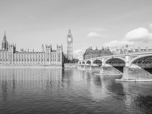 HDR Houses of Parliament em Londres preto e branco
