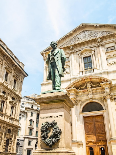 Foto hdr manzoni estatua milán