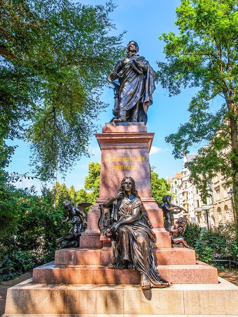 HDR Mendelssohn Denkmal em Leipzig