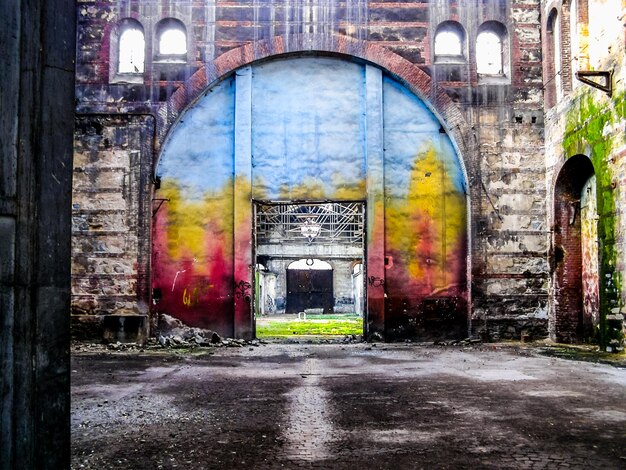 HDR Ruinen der Zugreparaturwerkstatt OGR Officine Grandi Riparazioni i