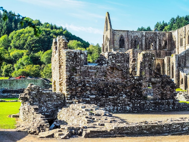 HDR Tintern Abbey Abaty Tyndyrn em Tintern