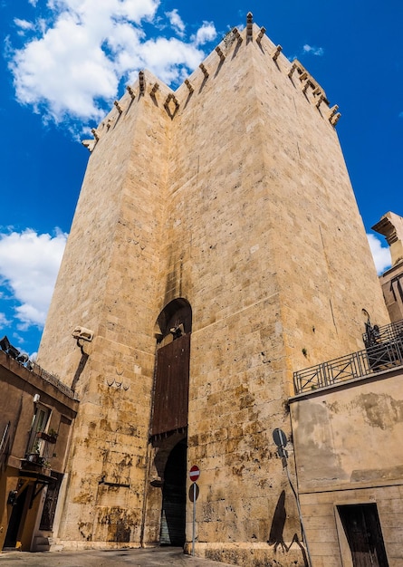 HDR Torre del elefante en Cagliari