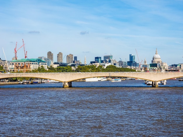 HDR-Waterloo-Brücke in London