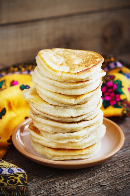 Hefepfannkuchen, traditionell für die russische Pfannkuchenwoche