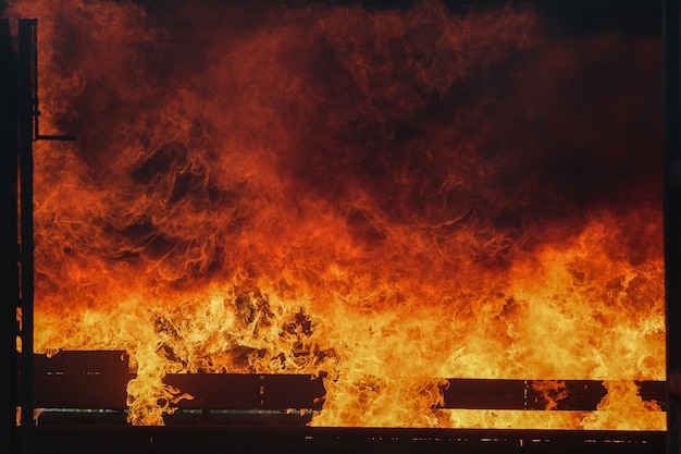 Heftiges Feuer im Containerraum