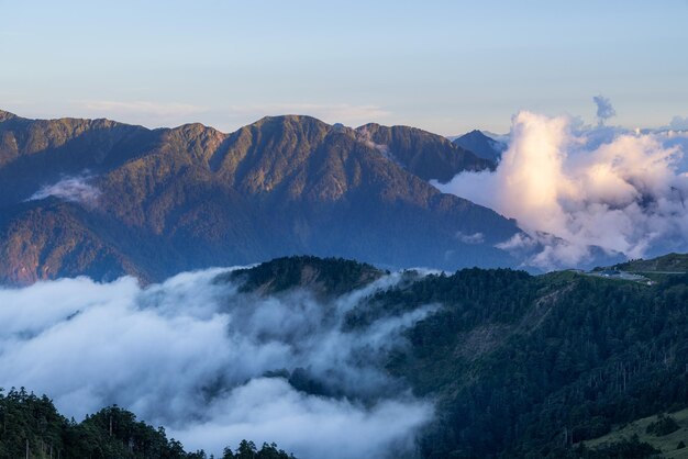 Hehuanshan im Landkreis Nantou in Taiwan Taroko Nationalpark mit wunderschöner Landschaft grüner Berg