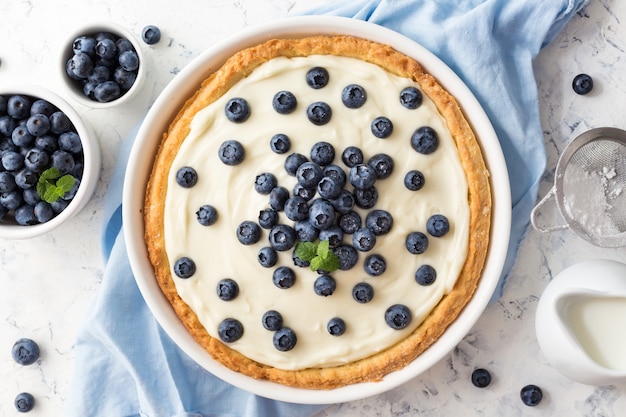 Heidelbeertarte mit Schlagsahne