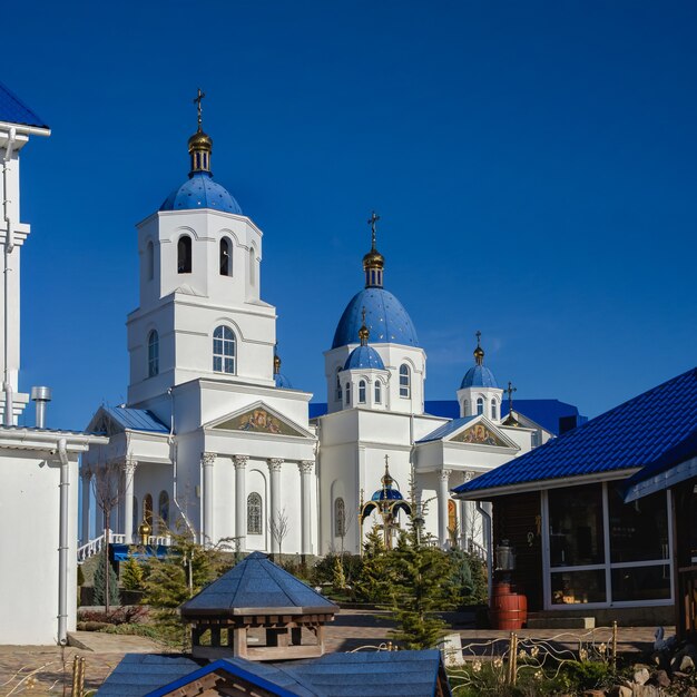 Heiliger Schutz Skete des Heiligen Dormition Odessa Klosters der Odessa Diözese der Ukrainischen Orthodoxen Kirche an einem sonnigen Wintertag