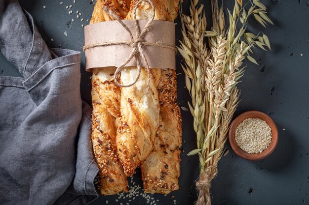 Heiße Brotstangen für ein gesundes und warmes Frühstück