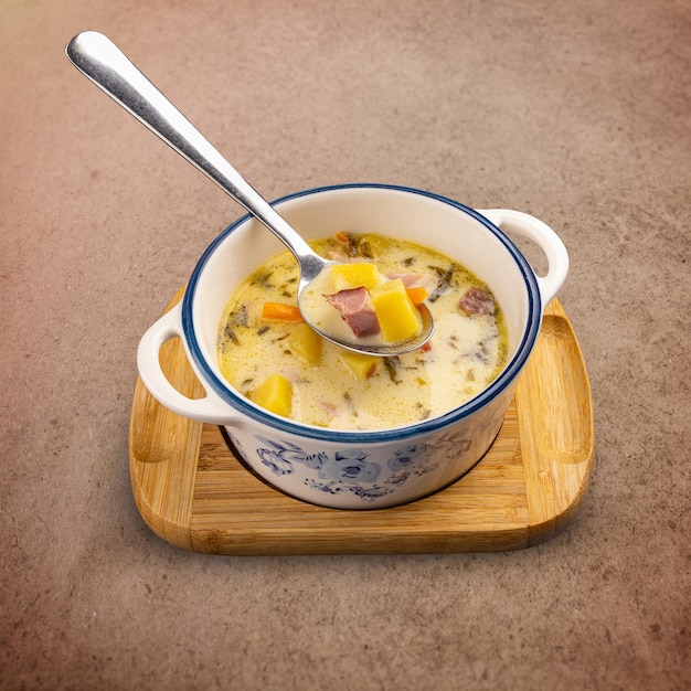 Heiße Kartoffelsuppe