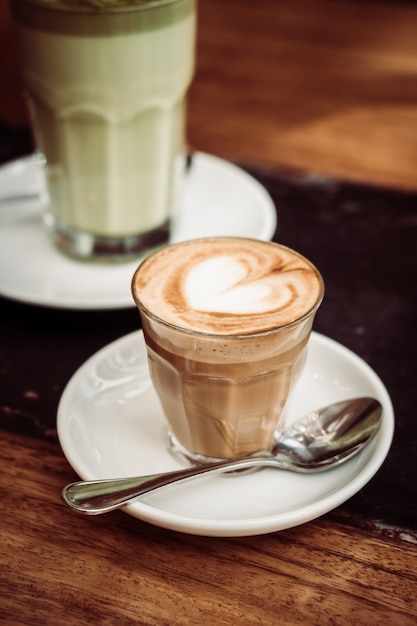 Heiße Latte-Kaffeetasse