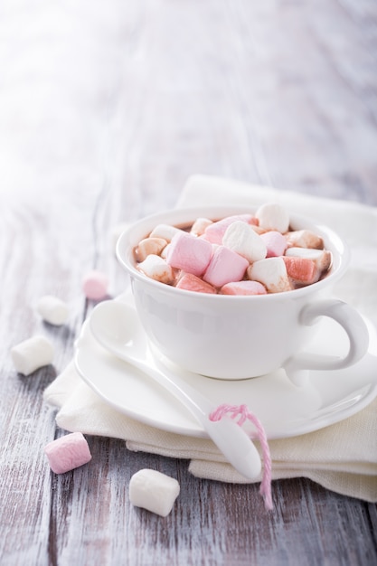 Heiße Schokolade mit Mini-Marshmallows