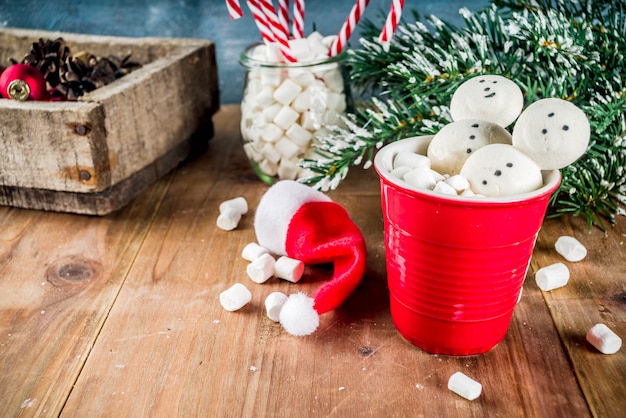 Heiße Schokolade mit Schneemanneibisch