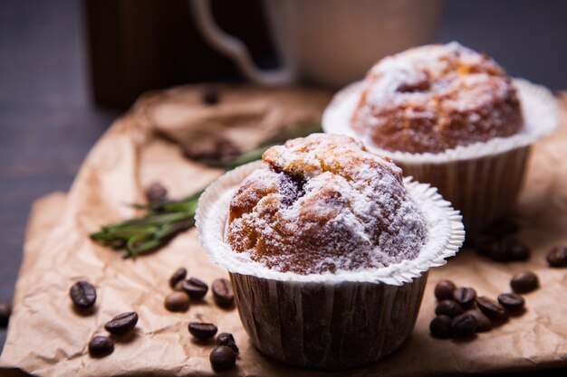 Heißen Kaffee mit Muffins